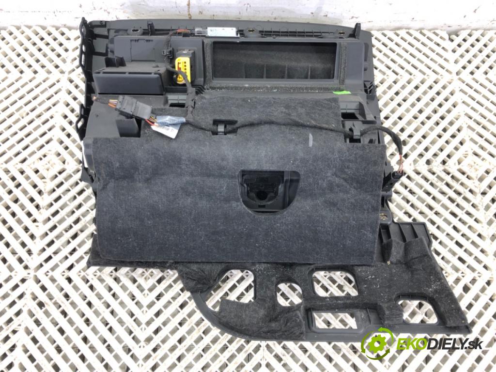 AUDI A4 B9 Avant (8W5, 8WD) 2015 - 2022    2.0 TDI 140 kW [190 KM] olej napędowy 2015 - 2018  Priehradka, kastlík spolujazdca 8W1857035B (Priehradky, kastlíky)