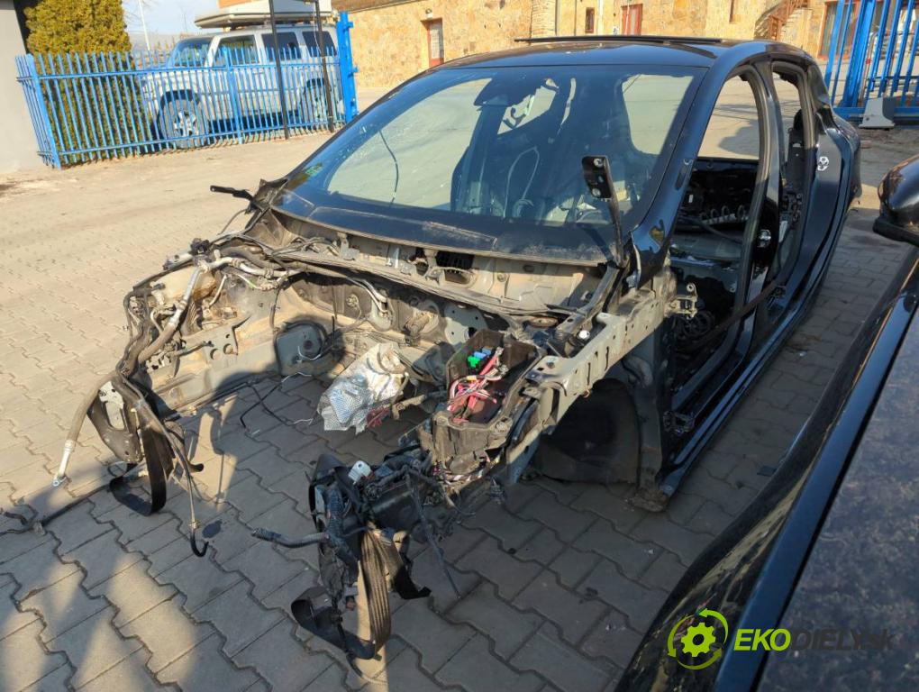 RENAULT CLIO V (B7_) 2019 - 2022    1.0 TCe 100 (B7MT) 74 kW [101 KM] benzyna 2019 - 2022  KAROSERIA ČTVRŤÁK blatník zadní část levý pravý prahy střecha
