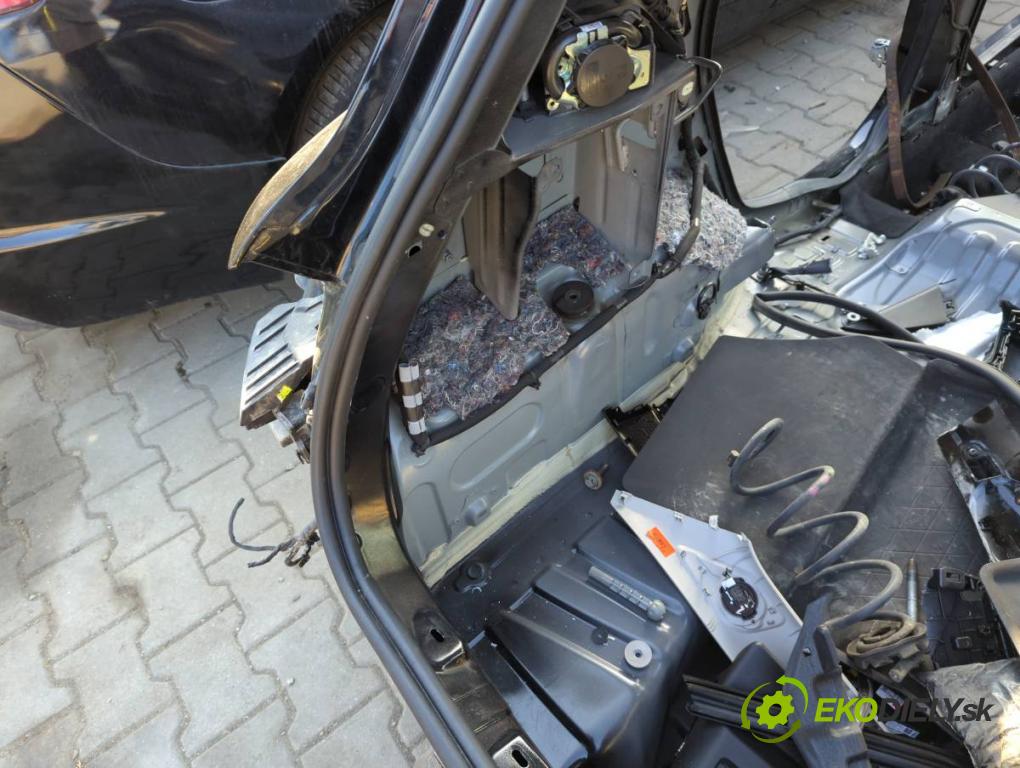 RENAULT CLIO V (B7_) 2019 - 2022    1.0 TCe 100 (B7MT) 74 kW [101 KM] benzyna 2019 - 2022  KAROSERIA ČTVRŤÁK blatník zadní část levý pravý prahy střecha