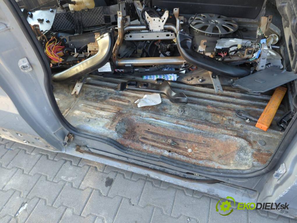 RENAULT TRAFIC III Autobus (JG_) 2014 - 2022    1.6 dCi 115 (JGMD) 85 kW [116 KM] olej napędowy 2014 - 2022  KAROSERIA ČTVRŤÁK blatník zadní část levý pravý prahy střecha PODŁUŻNICA levý pravý