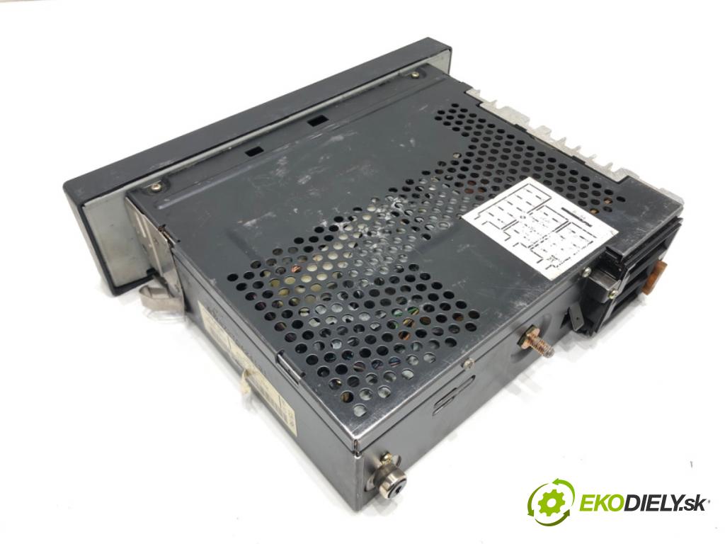 AUDI A4 B5 (8D2) 1994 - 2001    1.6 74 kW [100 KM] benzyna 1994 - 2000  RADIO 4D0035152 (Audio zariadenia)