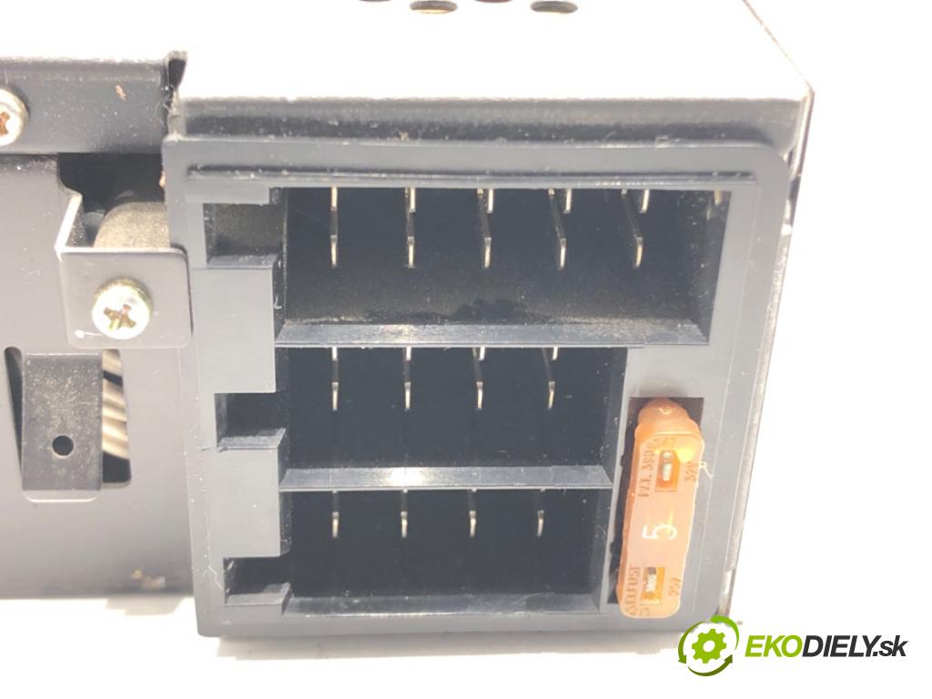 AUDI A4 B5 (8D2) 1994 - 2001    1.6 74 kW [100 KM] benzyna 1994 - 2000  RADIO 4D0035152 (Audio zariadenia)