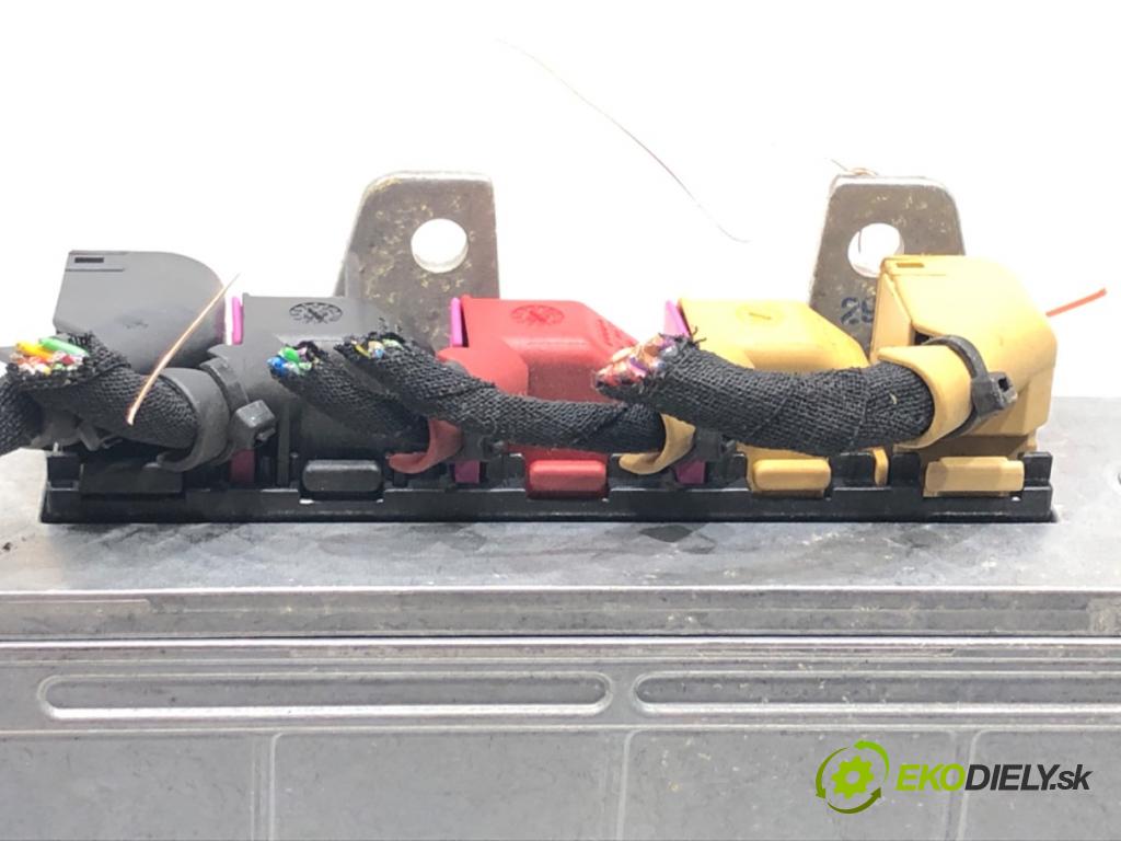 AUDI A4 B5 (8D2) 1994 - 2001    1.6 74 kW [100 KM] benzyna 1994 - 2000  riadiaca jednotka Motor 8D0907557B (Riadiace jednotky)