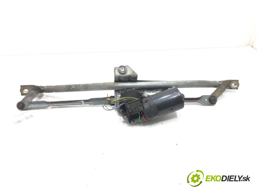 AUDI A4 B5 (8D2) 1994 - 2001    1.6 74 kW [100 KM] benzyna 1994 - 2000  Mechanizmus stieračov predný 8D1955023A (Motorčeky stieračov predné)