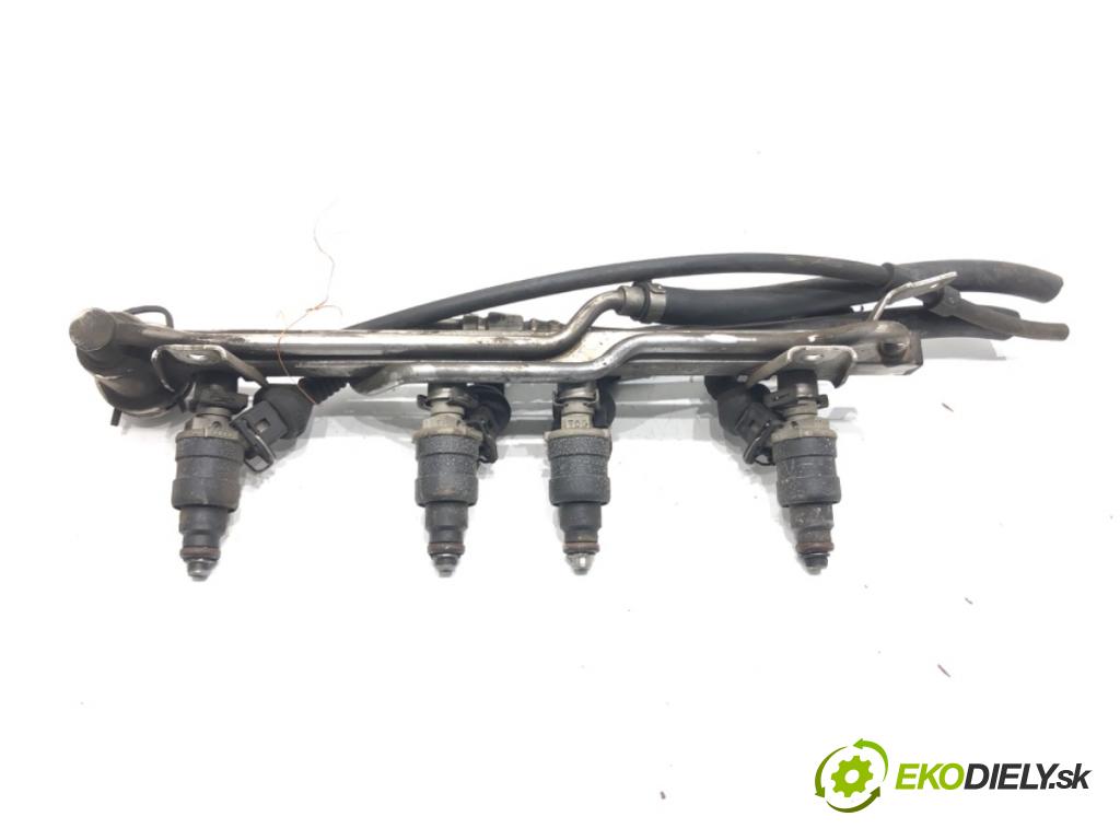 AUDI A4 B5 (8D2) 1994 - 2001    1.6 74 kW [100 KM] benzyna 1994 - 2000  Lišta vstrekovacia 050138681A (Vstrekovacie lišty)