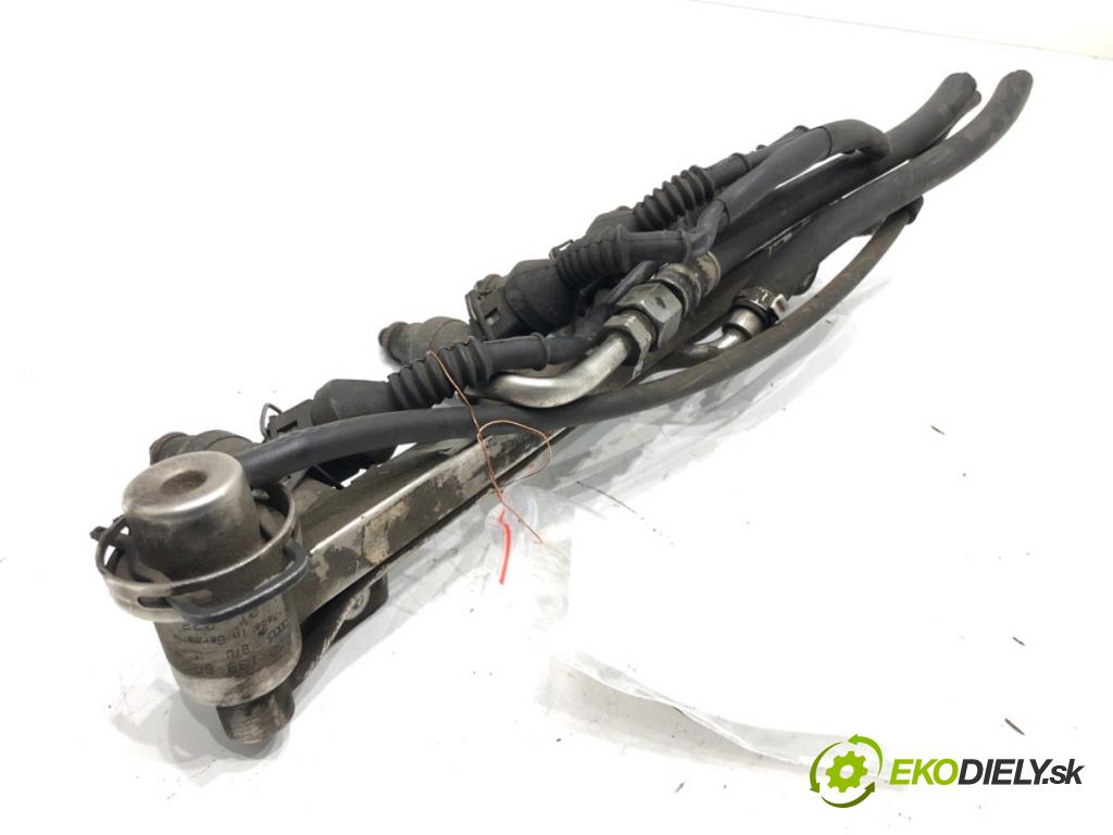 AUDI A4 B5 (8D2) 1994 - 2001    1.6 74 kW [100 KM] benzyna 1994 - 2000  Lišta vstrekovacia 050138681A (Vstrekovacie lišty)