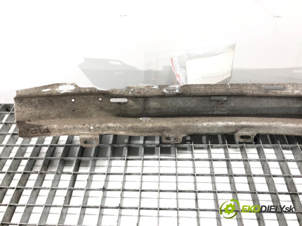 AUDI A4 B5 (8D2) 1994 - 2001    1.6 74 kW [100 KM] benzyna 1994 - 2000  výztuha nárazníka přední část  (Výztuhy přední)