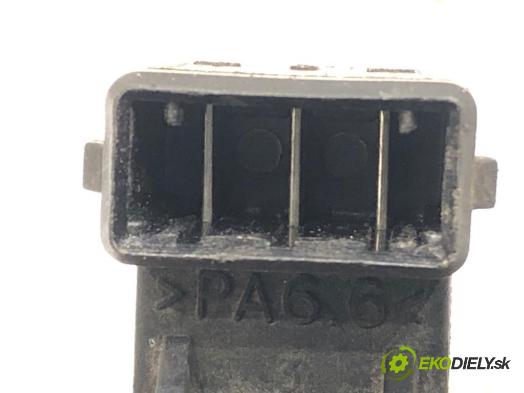 AUDI A4 B5 (8D2) 1994 - 2001    1.6 74 kW [100 KM] benzyna 1994 - 2000  Rozdeľovač 050905205AS (Rozdeľovače)