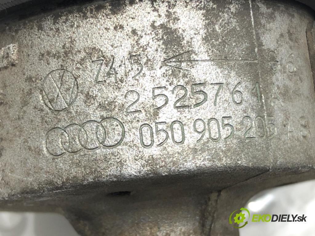 AUDI A4 B5 (8D2) 1994 - 2001    1.6 74 kW [100 KM] benzyna 1994 - 2000  Rozdeľovač 050905205AS (Rozdeľovače)