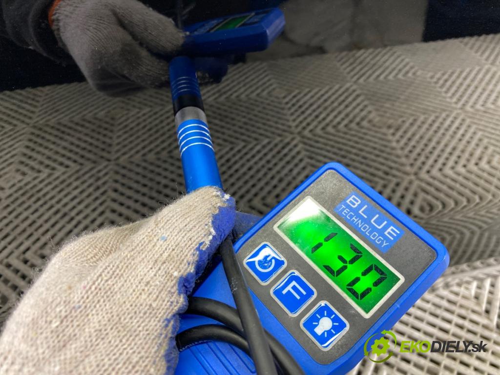 AUDI A8 D5 sedan 2020 338 kW 60 TFSI Mild Hybrid quattro 3996 Dvere pravy zad W farba LY9T: