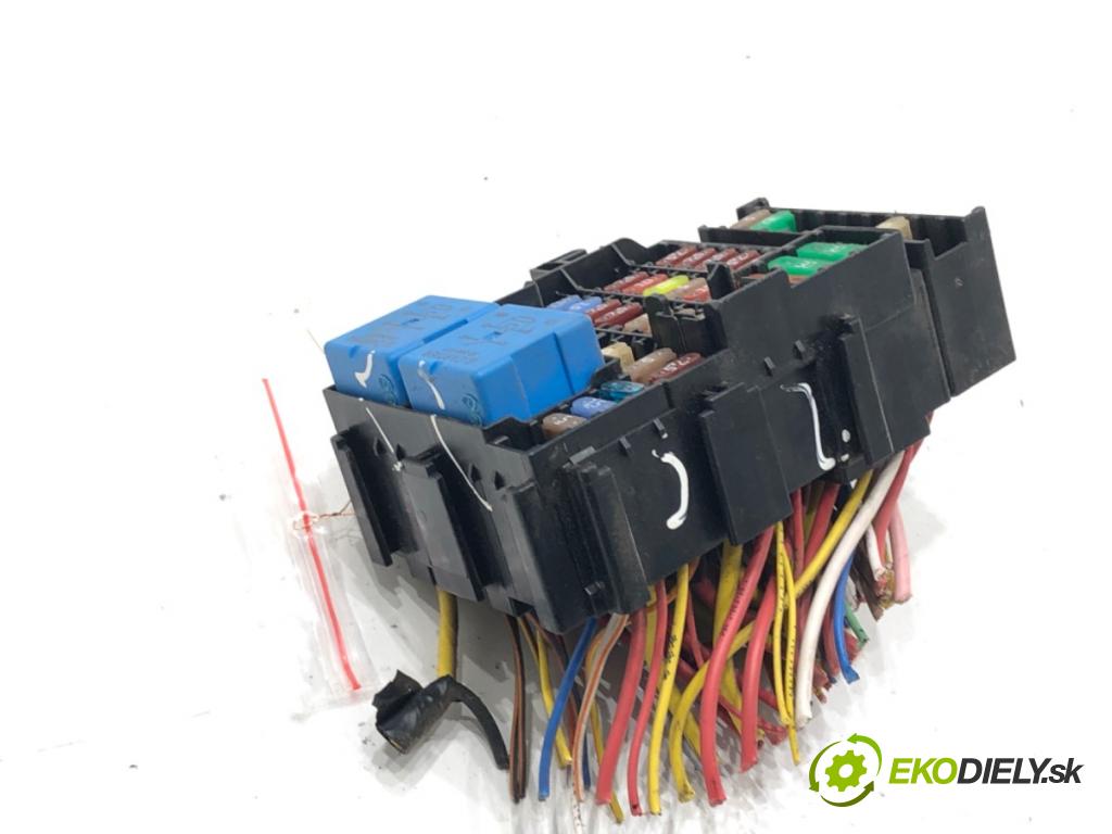 DACIA DOKKER nadwozie wielkoprzestrzenne (MPV) (KE_) 2012 - 2022    1.6 75 kW [102 KM] benzyna 2015 - 2022  skříňka poistková  (Pojistkové skříňky)