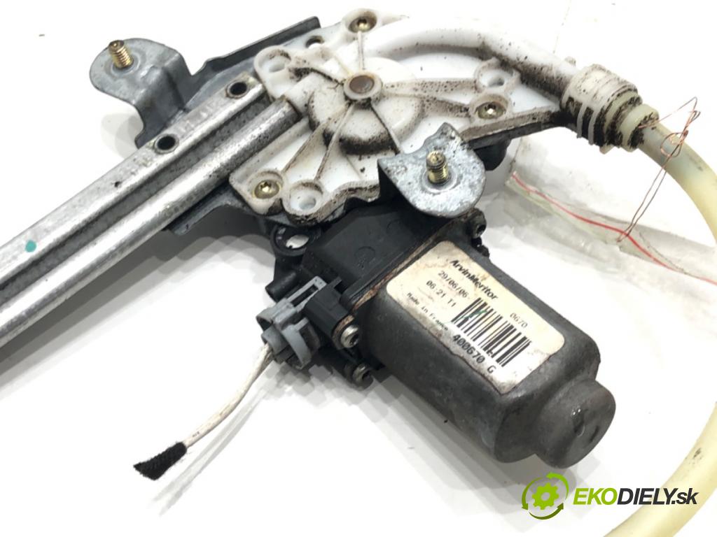RENAULT LAGUNA II (BG0/1_) 2001 - 2007    1.6 16V (BG1G, BG1H) 82 kW [112 KM] benzyna 2005 - 2007  mechanismus okna pravý zadní část 8200485202