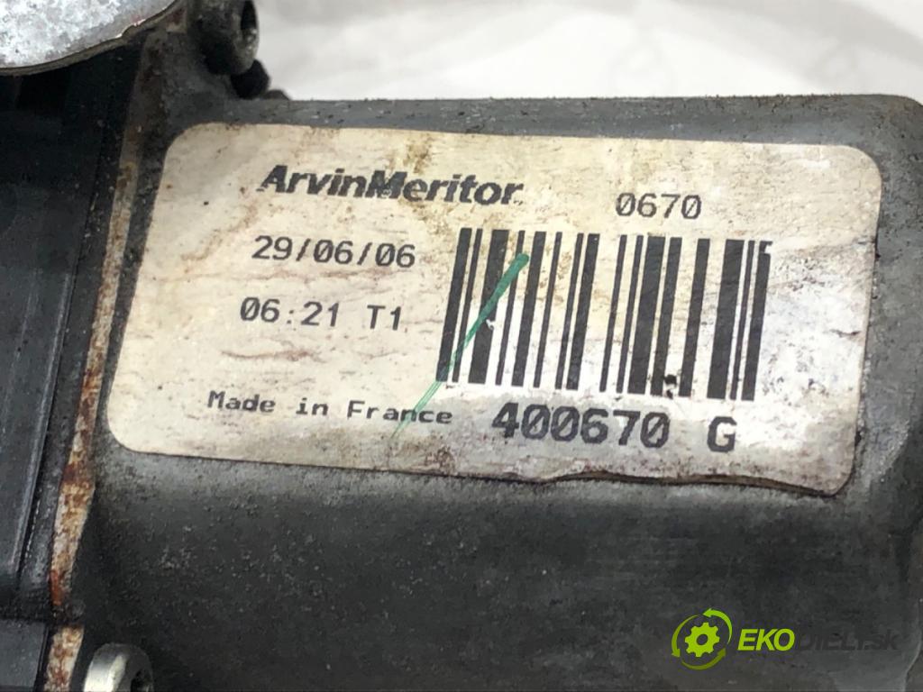 RENAULT LAGUNA II (BG0/1_) 2001 - 2007    1.6 16V (BG1G, BG1H) 82 kW [112 KM] benzyna 2005 - 2007  mechanismus okna pravý zadní část 8200485202