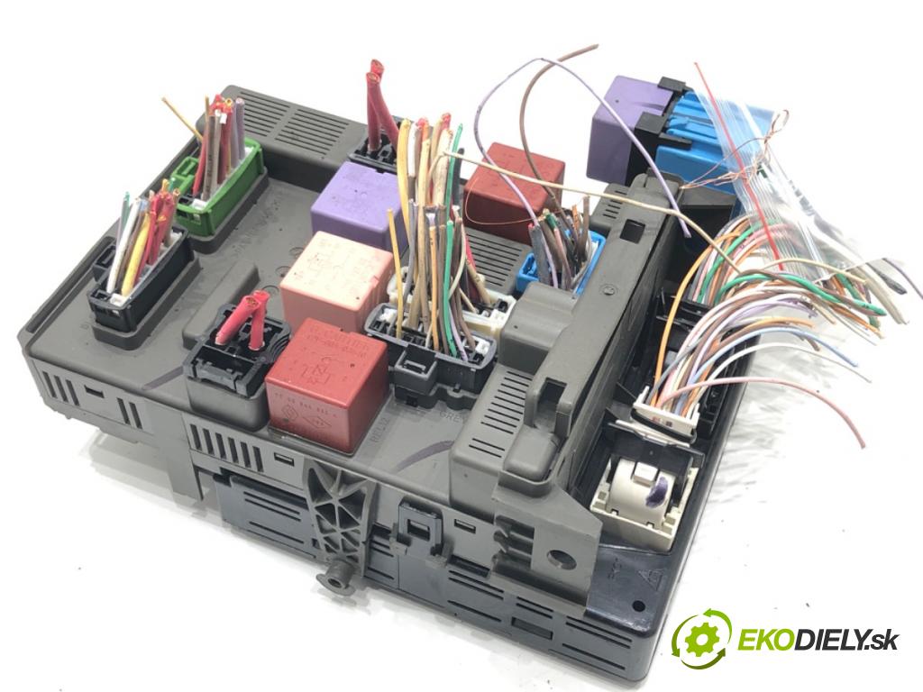 RENAULT LAGUNA II (BG0/1_) 2001 - 2007    1.6 16V (BG1G, BG1H) 82 kW [112 KM] benzyna 2005 - 2007  modul BSI 8200607585 (Pojistkové skříňky)