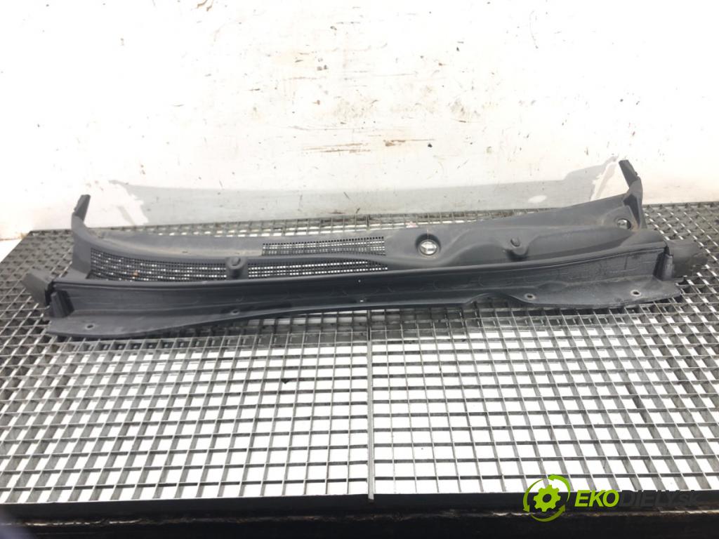 KIA SPORTAGE III (SL) 2009 - 2022    1.6 GDI 99 kW [135 KM] benzyna 2011 - 2022  Torpédo, plast pod čelné okno  (Torpéda)