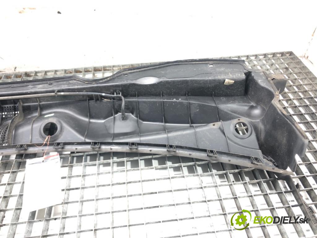 KIA SPORTAGE III (SL) 2009 - 2022    1.6 GDI 99 kW [135 KM] benzyna 2011 - 2022  Torpédo, plast pod čelné okno  (Torpéda)