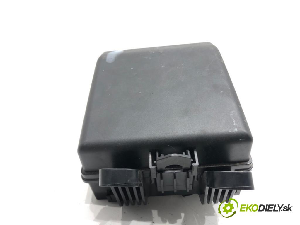 KIA SPORTAGE III (SL) 2009 - 2022    1.6 GDI 99 kW [135 KM] benzyna 2011 - 2022  skříňka poistková 91233-3U640 (Pojistkové skříňky)