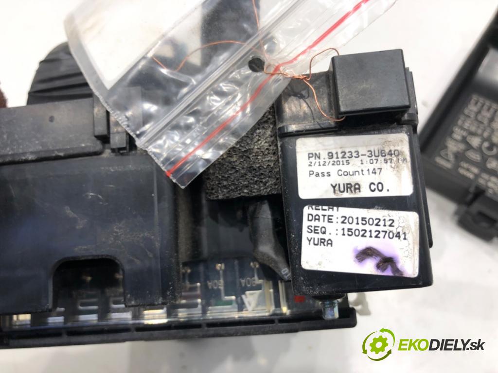 KIA SPORTAGE III (SL) 2009 - 2022    1.6 GDI 99 kW [135 KM] benzyna 2011 - 2022  skříňka poistková 91233-3U640 (Pojistkové skříňky)