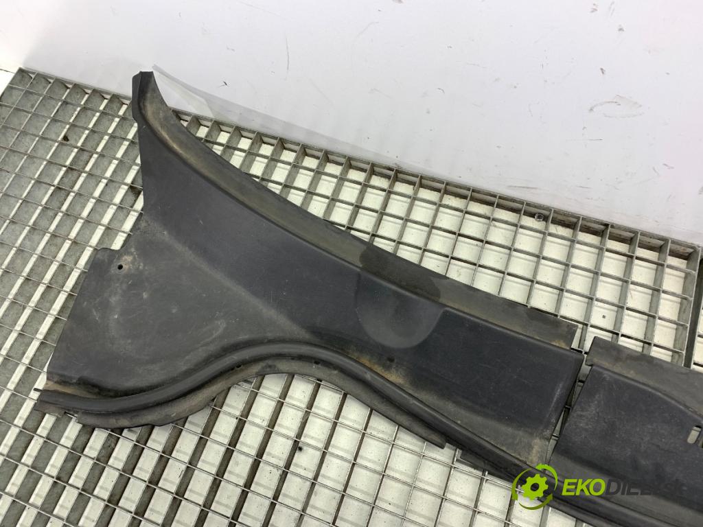 VW PASSAT B6 Variant (3C5) 2005 - 2011    2.0 TDI 103 kW [140 KM] olej napędowy 2005 - 2009  Torpédo, plast pod čelné okno 3C1819404B (Torpéda)