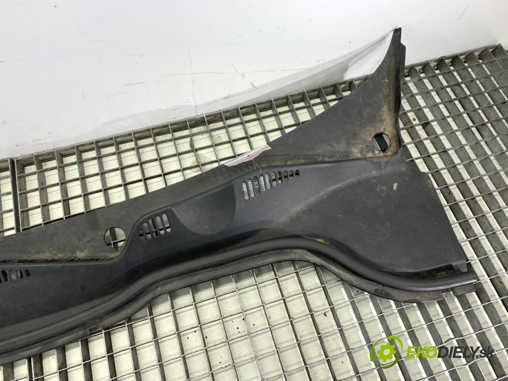 VW PASSAT B6 Variant (3C5) 2005 - 2011    2.0 TDI 103 kW [140 KM] olej napędowy 2005 - 2009  Torpédo, plast pod čelné okno 3C1819404B (Torpéda)