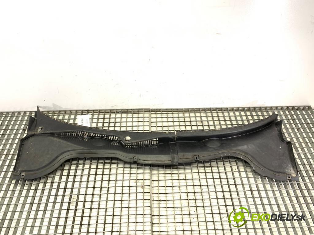 VW PASSAT B6 Variant (3C5) 2005 - 2011    2.0 TDI 103 kW [140 KM] olej napędowy 2005 - 2009  Torpédo, plast pod čelné okno 3C1819404B (Torpéda)