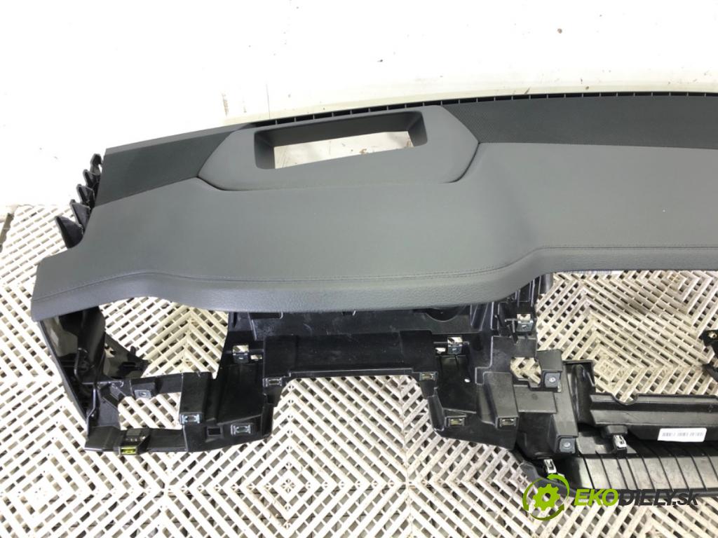 AUDI A8 D5 (4N2, 4N8) 2017 - 2022    60 TFSI Mild Hybrid quattro 338 kW [460 KM] Hybryda silnik benzynowy / elektryczny 2018 - 2022  Palubná doska 4N1857001D (Palubné dosky)