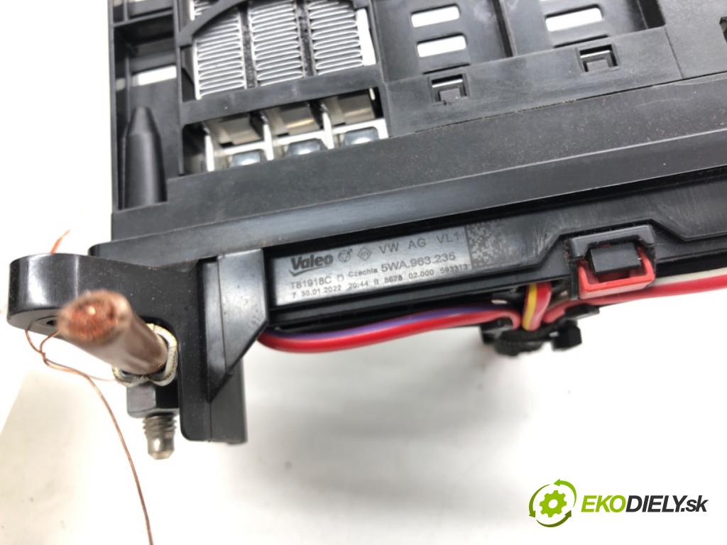 VW CADDY V Nadwozie pełne/minivan (SBA, SBH) 2020 - 2022    2.0 TDi BMT 90 kW [122 KM] olej napędowy 2020 - 2022  topné těleso radiátor topení elektrická 5WA963235 (Radiátory topení)