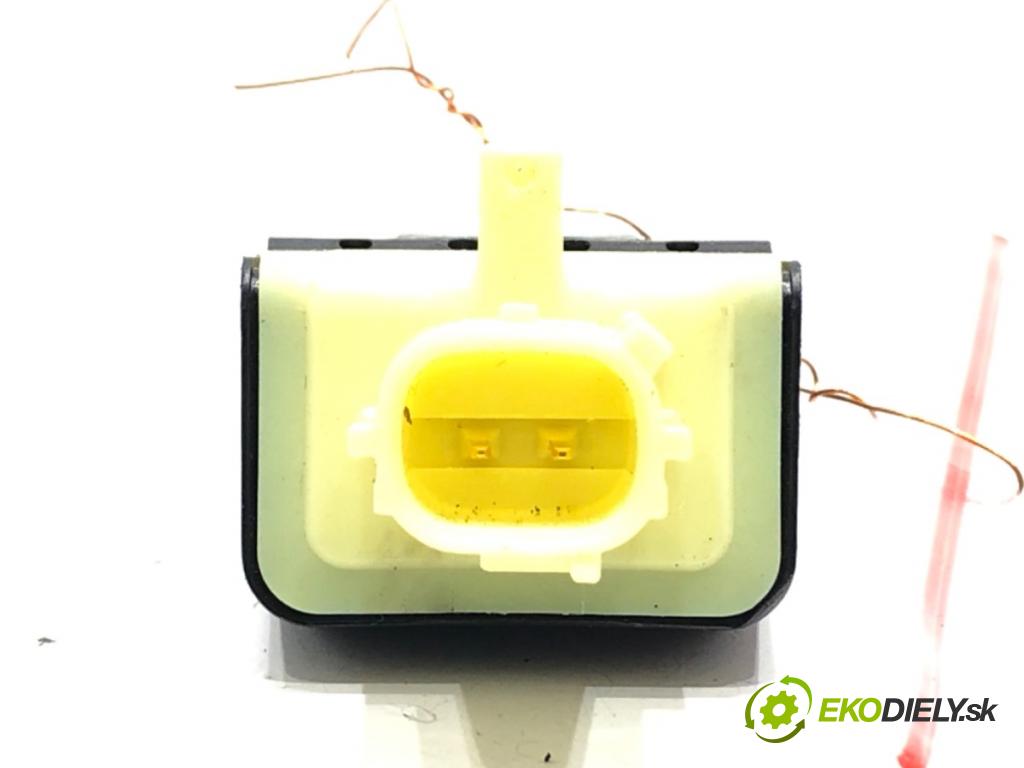 TOYOTA RAV 4 IV (_A4_) 2012 - 2022    2.5 Hybrid (AVA42_) 114 kW [155 KM] Hybryda silnik benzynowy / elektryczny 2015 - 2018  Snímač nárazu 89831-33050 (Snímače nárazu)