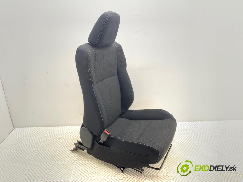 TOYOTA RAV 4 IV (_A4_) 2012 - 2022    2.5 Hybrid (AVA42_) 114 kW [155 KM] Hybryda silnik benzynowy / elektryczny 2015 - 2018  Sedadlo ľavy predný