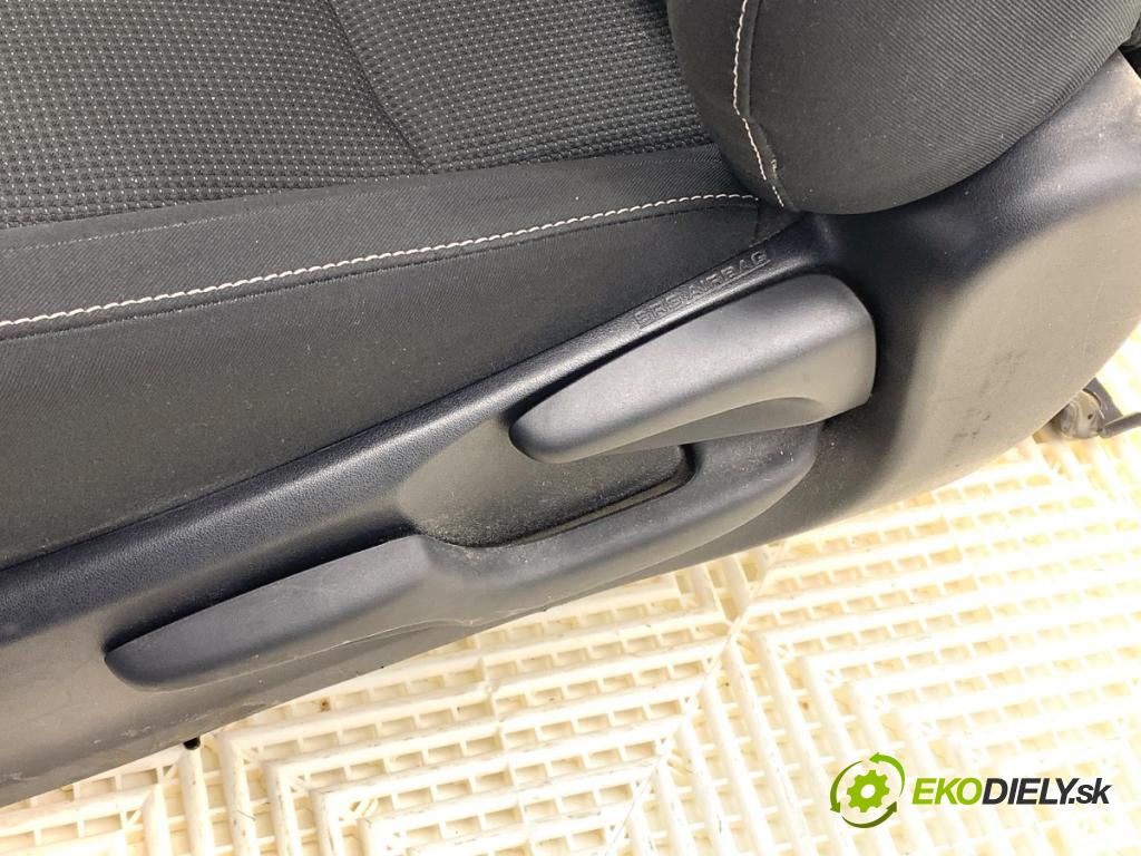 TOYOTA RAV 4 IV (_A4_) 2012 - 2022    2.5 Hybrid (AVA42_) 114 kW [155 KM] Hybryda silnik benzynowy / elektryczny 2015 - 2018  Sedadlo ľavy predný