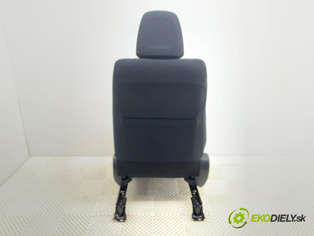 TOYOTA RAV 4 IV (_A4_) 2012 - 2022    2.5 Hybrid (AVA42_) 114 kW [155 KM] Hybryda silnik benzynowy / elektryczny 2015 - 2018  Sedadlo pravy predný