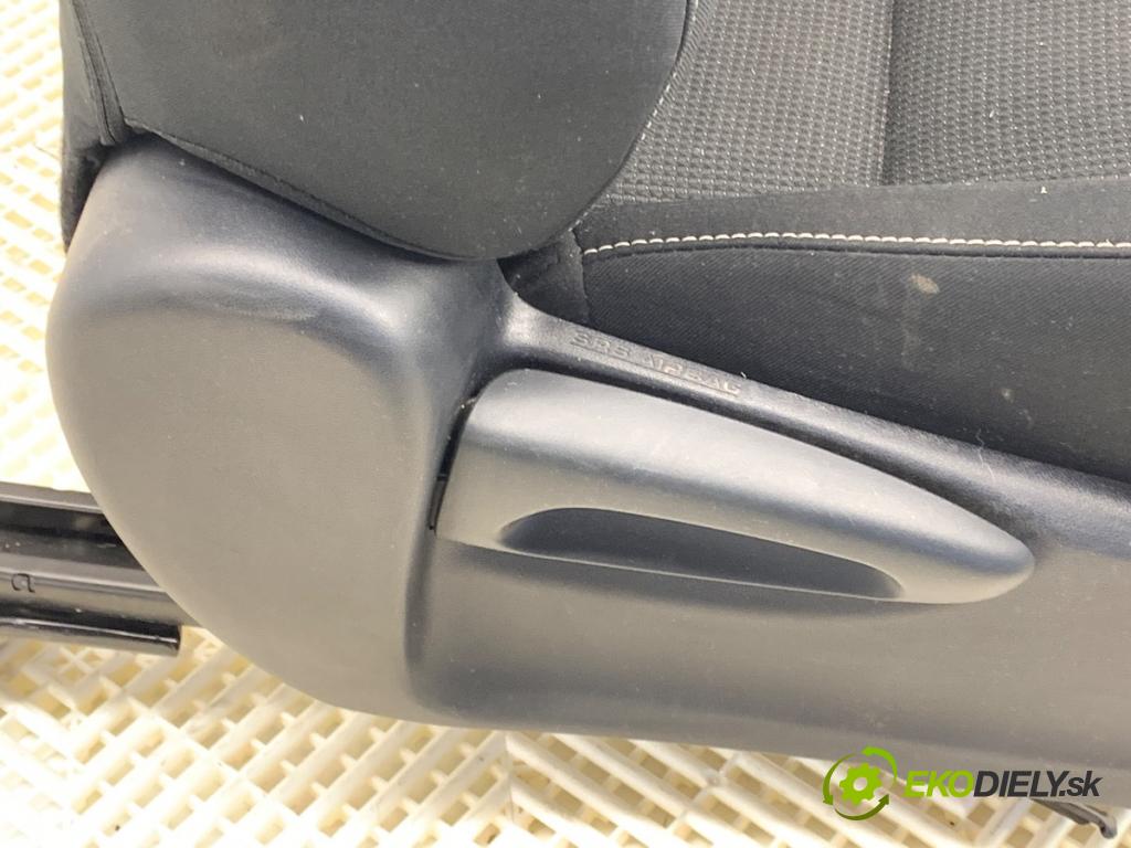 TOYOTA RAV 4 IV (_A4_) 2012 - 2022    2.5 Hybrid (AVA42_) 114 kW [155 KM] Hybryda silnik benzynowy / elektryczny 2015 - 2018  Sedadlo pravy predný