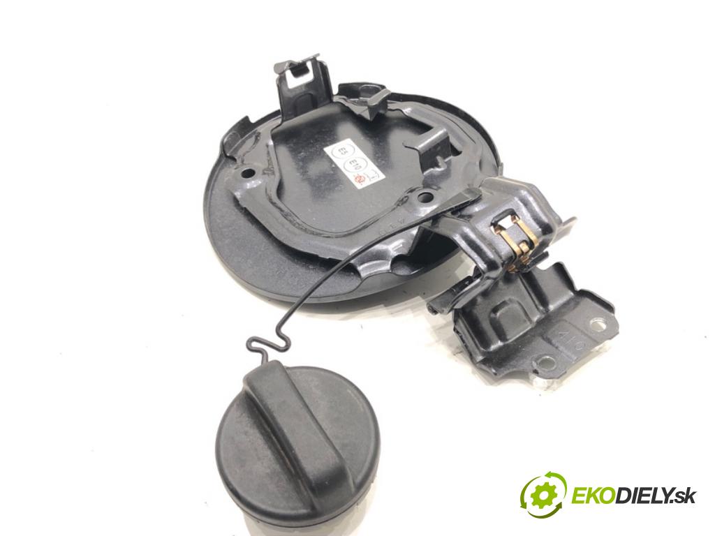TOYOTA RAV 4 IV (_A4_) 2012 - 2022    2.5 Hybrid (AVA42_) 114 kW [155 KM] Hybryda silnik benzynowy / elektryczny 2015 - 2018  Dvierka nádrže paliva  (Ostatné)