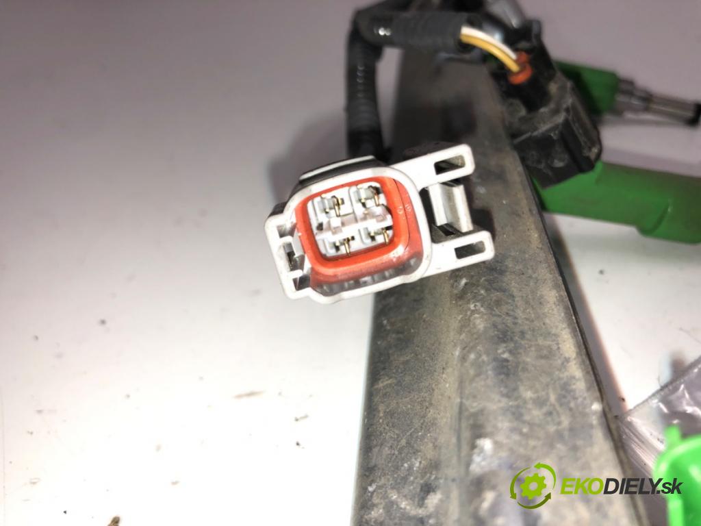 TOYOTA RAV 4 IV (_A4_) 2012 - 2022    2.5 Hybrid (AVA42_) 114 kW [155 KM] Hybryda silnik benzynowy / elektryczny 2015 - 2018  Lišta vstrekovacia 23250-36010 (Vstrekovacie lišty)