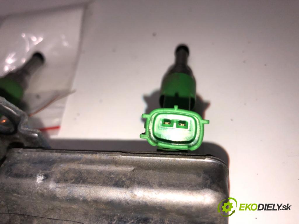 TOYOTA RAV 4 IV (_A4_) 2012 - 2022    2.5 Hybrid (AVA42_) 114 kW [155 KM] Hybryda silnik benzynowy / elektryczny 2015 - 2018  Lišta vstrekovacia 23250-36010 (Vstrekovacie lišty)