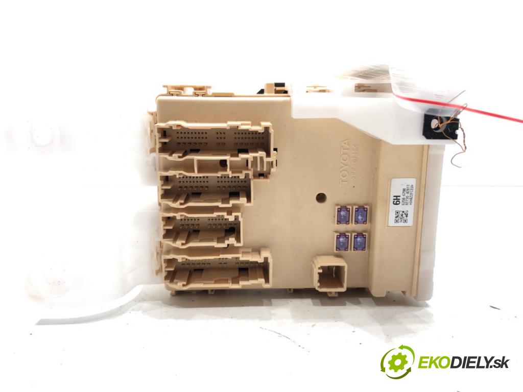 TOYOTA RAV 4 IV (_A4_) 2012 - 2022    2.5 Hybrid (AVA42_) 114 kW [155 KM] Hybryda silnik benzynowy / elektryczny 2015 - 2018  modul BSI 89221-42300 (Pojistkové skříňky)
