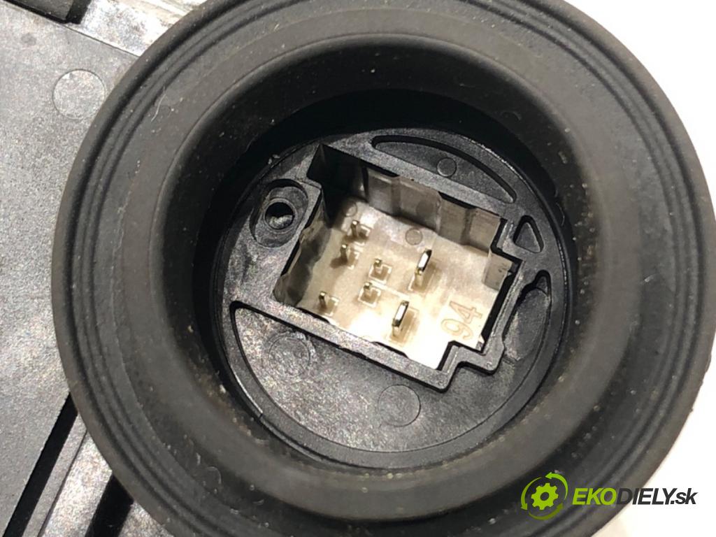 TOYOTA RAV 4 IV (_A4_) 2012 - 2022    2.5 Hybrid (AVA42_) 114 kW [155 KM] Hybryda silnik benzynowy / elektryczny 2015 - 2018  mechanismus okna levý přední část 85720-42120