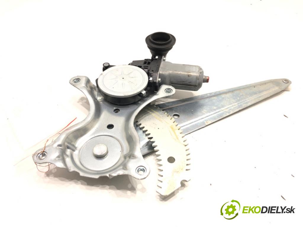 TOYOTA RAV 4 IV (_A4_) 2012 - 2022    2.5 Hybrid (AVA42_) 114 kW [155 KM] Hybryda silnik benzynowy / elektryczny 2015 - 2018  mechanismus okna levý zadní část 85710-35180