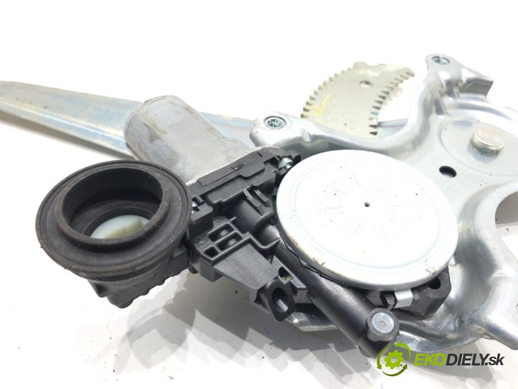 TOYOTA RAV 4 IV (_A4_) 2012 - 2022    2.5 Hybrid (AVA42_) 114 kW [155 KM] Hybryda silnik benzynowy / elektryczny 2015 - 2018  mechanismus okna levý zadní část 85710-35180