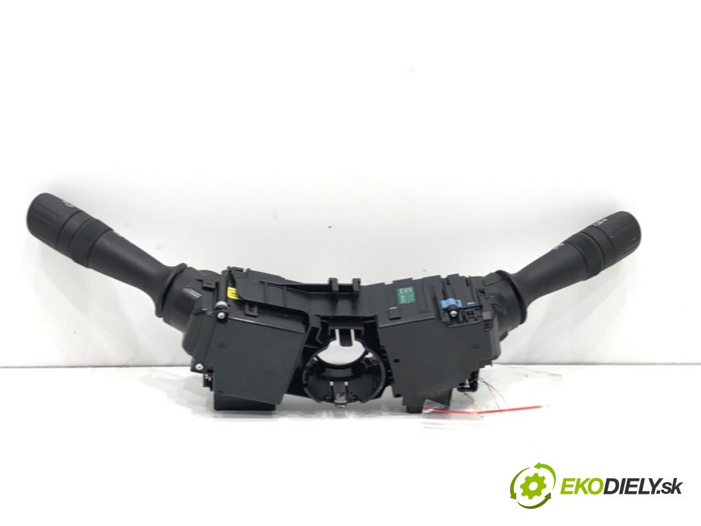 TOYOTA RAV 4 IV (_A4_) 2012 - 2022    2.5 Hybrid (AVA42_) 114 kW [155 KM] Hybryda silnik benzynowy / elektryczny 2015 - 2018  Prepínač kombinovaný 17F744 (Prepínače, spínače, tlačidlá a ovládače kúrenia)