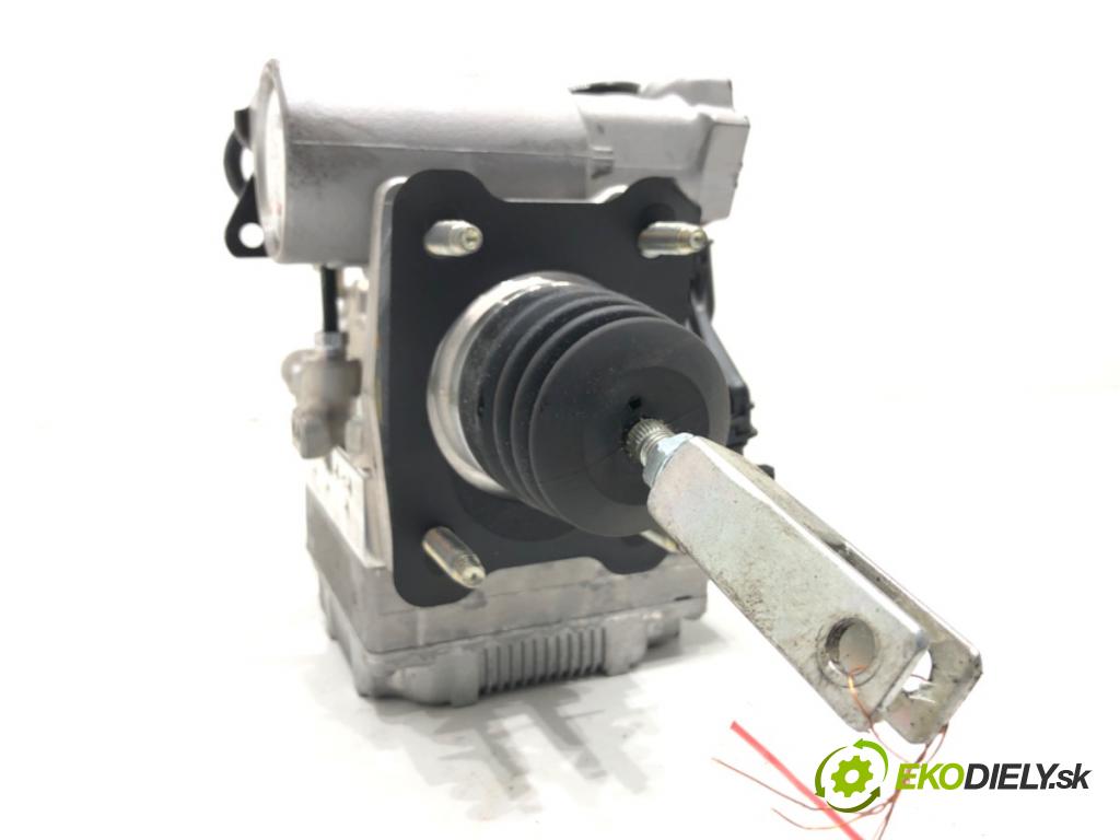 TOYOTA RAV 4 IV (_A4_) 2012 - 2022    2.5 Hybrid (AVA42_) 114 kW [155 KM] Hybryda silnik benzynowy / elektryczny 2015 - 2018  Posilovač bŕzd 47270-47030