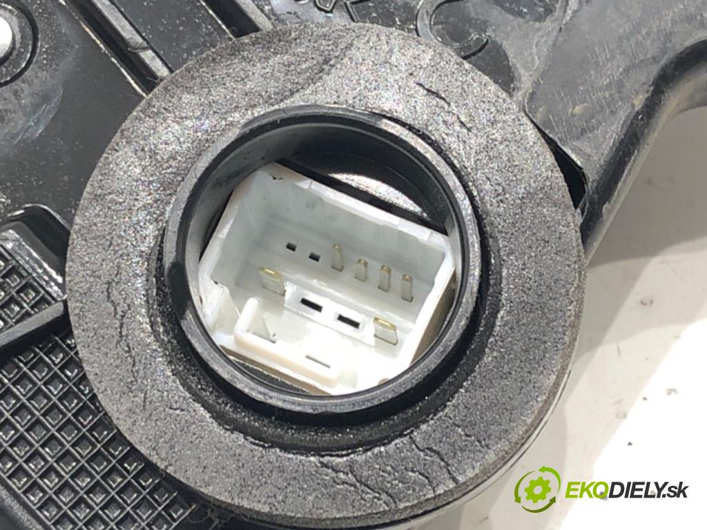 TOYOTA RAV 4 IV (_A4_) 2012 - 2022    2.5 Hybrid (AVA42_) 114 kW [155 KM] Hybryda silnik benzynowy / elektryczny 2015 - 2018  zámok dveře levý přední část 7112908