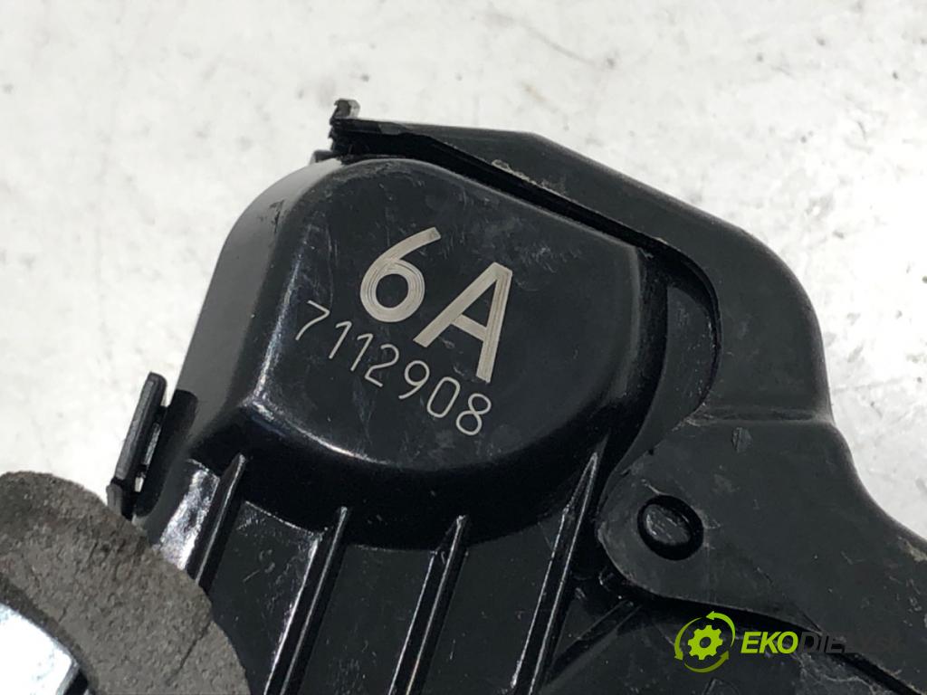 TOYOTA RAV 4 IV (_A4_) 2012 - 2022    2.5 Hybrid (AVA42_) 114 kW [155 KM] Hybryda silnik benzynowy / elektryczny 2015 - 2018  zámok dveře levý přední část 7112908