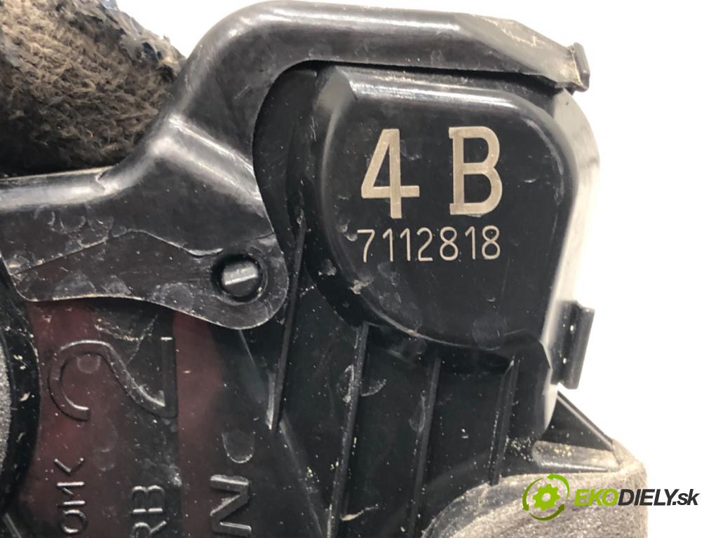 TOYOTA RAV 4 IV (_A4_) 2012 - 2022    2.5 Hybrid (AVA42_) 114 kW [155 KM] Hybryda silnik benzynowy / elektryczny 2015 - 2018  zámok dveře pravý přední část 7112818