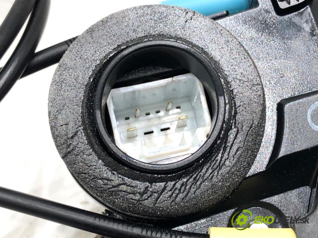 TOYOTA RAV 4 IV (_A4_) 2012 - 2022    2.5 Hybrid (AVA42_) 114 kW [155 KM] Hybryda silnik benzynowy / elektryczny 2015 - 2018  zámok dveře levý zadní část 7112906
