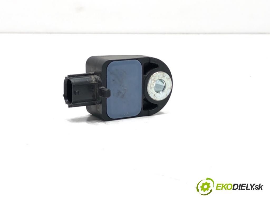 TOYOTA RAV 4 IV (_A4_) 2012 - 2022    2.5 Hybrid (AVA42_) 114 kW [155 KM] Hybryda silnik benzynowy / elektryczny 2015 - 2018  Snímač nárazu 89173-12180 (Snímače nárazu)