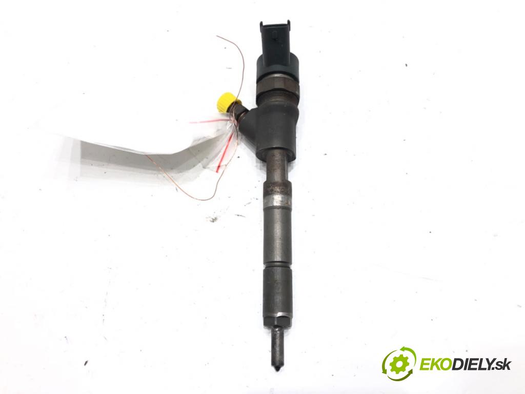 TOYOTA AURIS (_E15_) 2006 - 2012    1.4 D-4D (NDE150_) 66 kW [90 KM] olej napędowy 2007 - 2012  vstrekovač 23670-33040 (Vstrekovače)