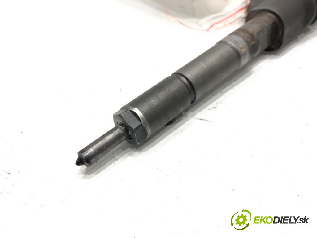TOYOTA AURIS (_E15_) 2006 - 2012    1.4 D-4D (NDE150_) 66 kW [90 KM] olej napędowy 2007 - 2012  vstrekovač 23670-33040 (Vstrekovače)