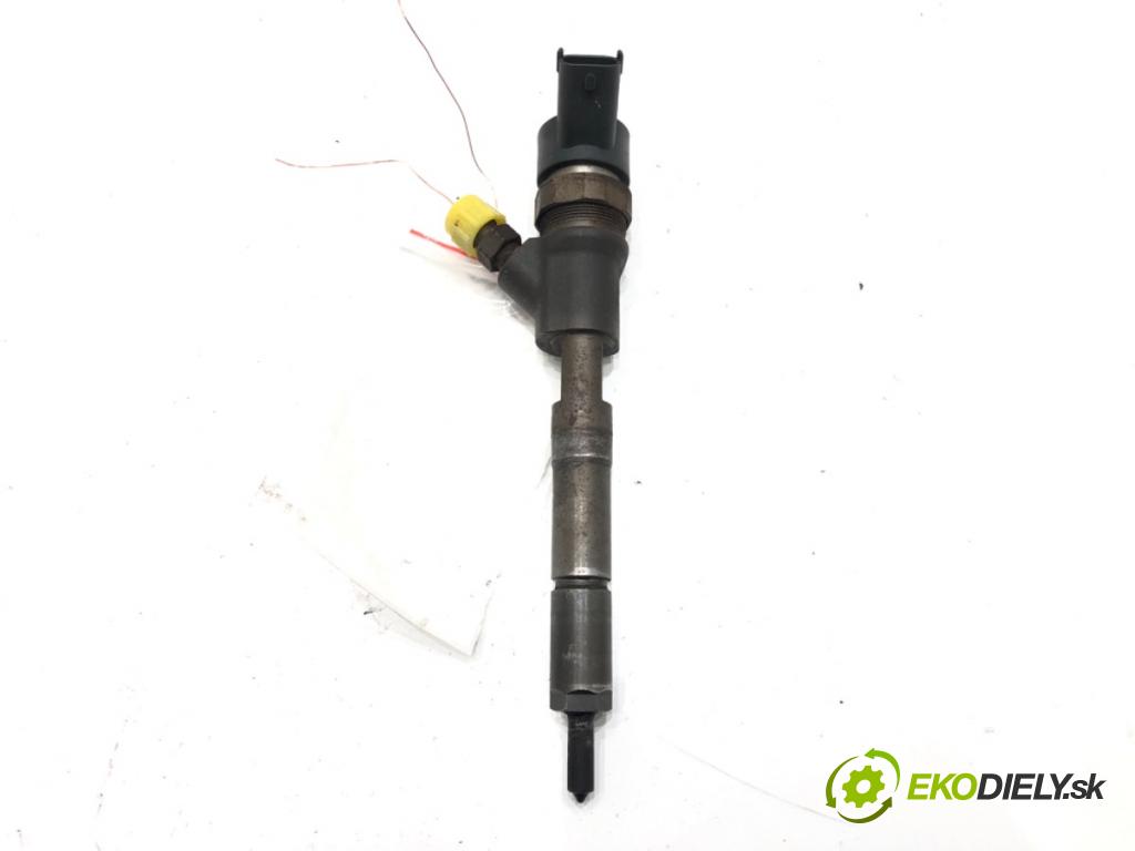 TOYOTA AURIS (_E15_) 2006 - 2012    1.4 D-4D (NDE150_) 66 kW [90 KM] olej napędowy 2007 - 2012  vstrekovač 23670-33040 (Vstrekovače)