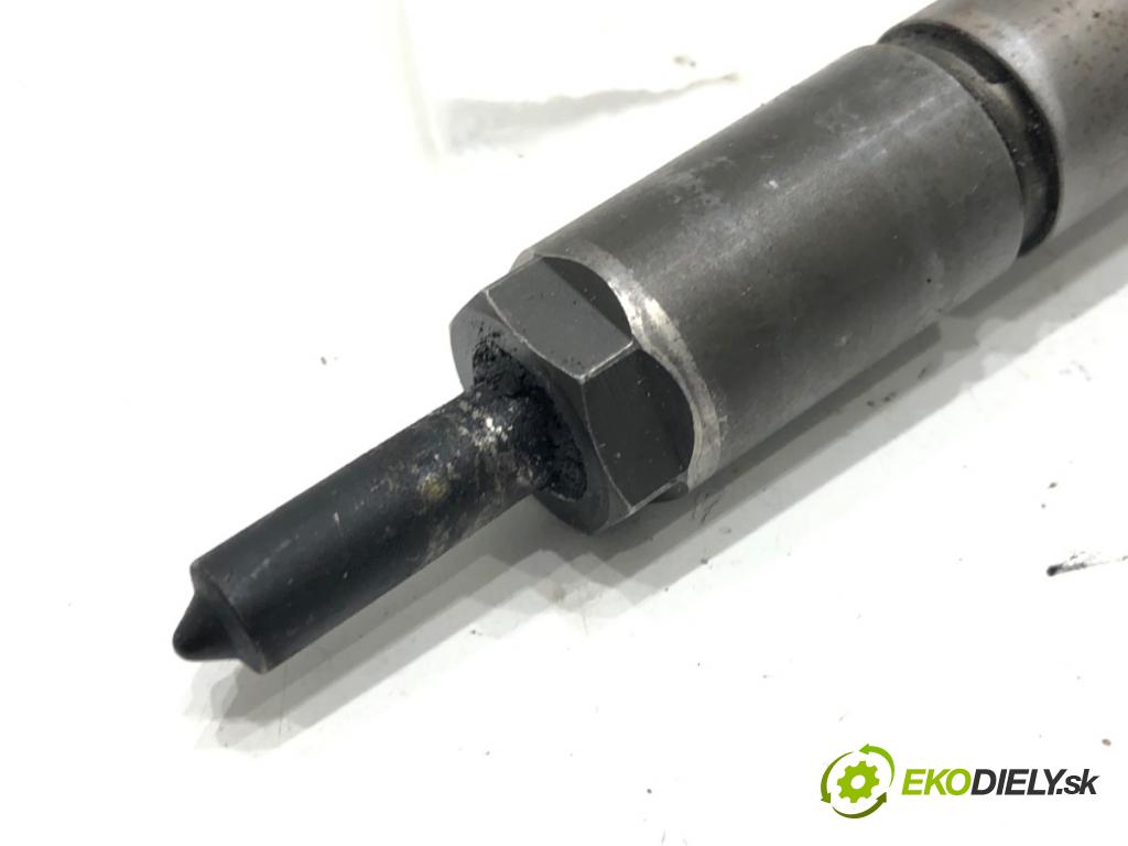 TOYOTA AURIS (_E15_) 2006 - 2012    1.4 D-4D (NDE150_) 66 kW [90 KM] olej napędowy 2007 - 2012  vstrekovač 23670-33040 (Vstrekovače)